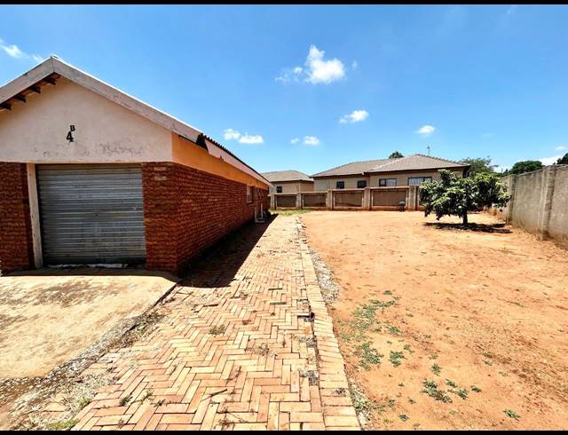 3 BEDROOM HOUSE FOR SALE IN FLORA PARK